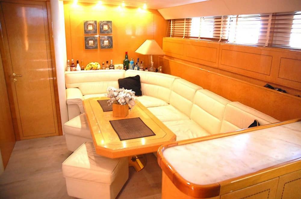 Daily trip on a motor yacht departing from Saint-Tropez
