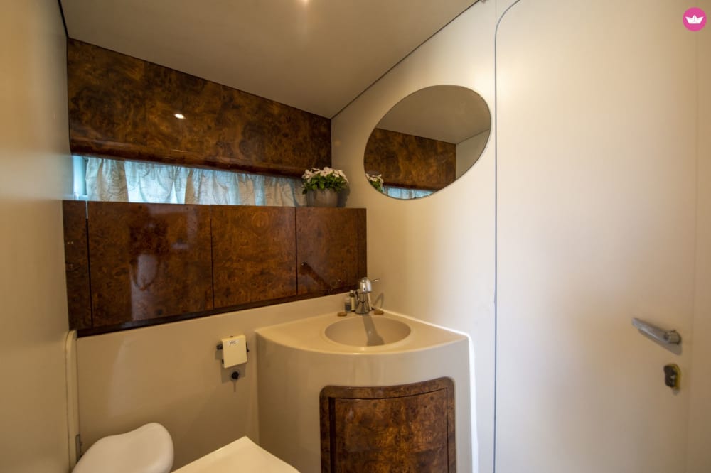 Capri: Private 7h Boat Tour with Drinks and Time on the Island