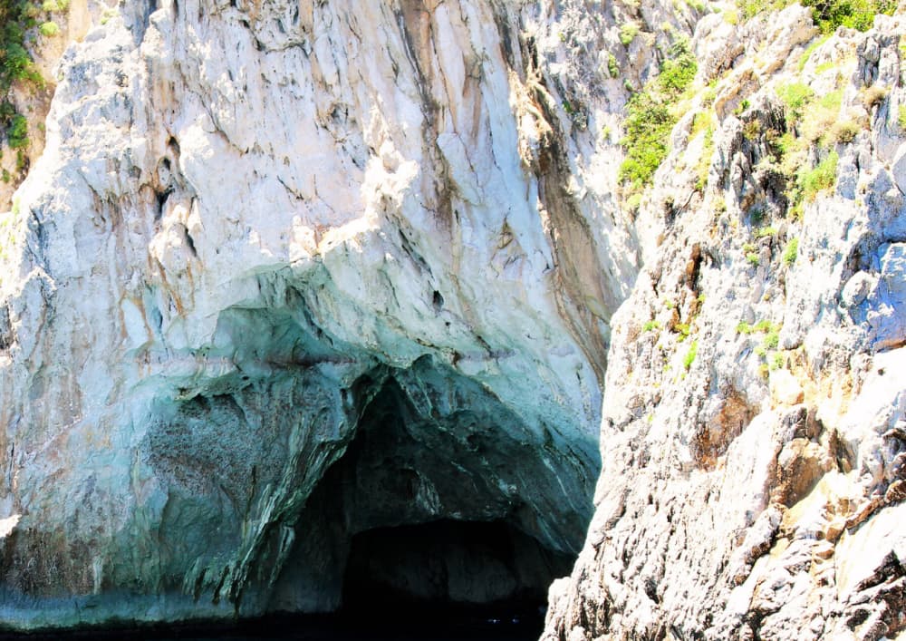 Capri: Private 7h Boat Tour with Drinks and Time on the Island