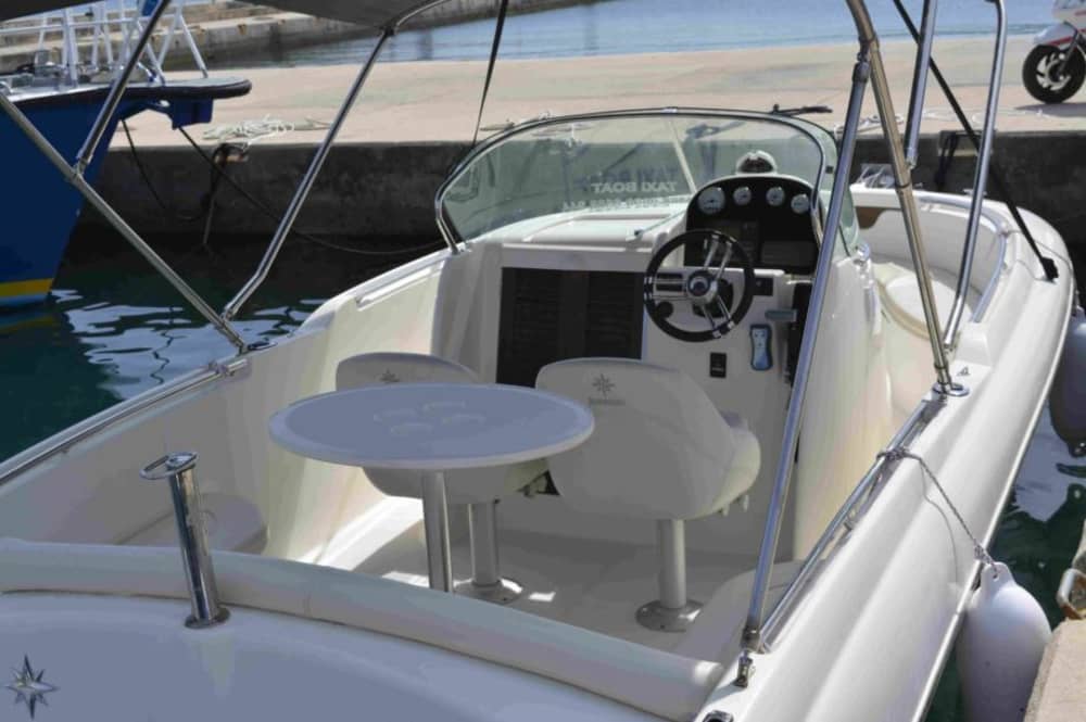 Enjoy 8h on a motorboat in Korčula