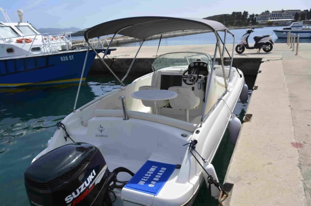 Enjoy 8h on a motorboat in Korčula