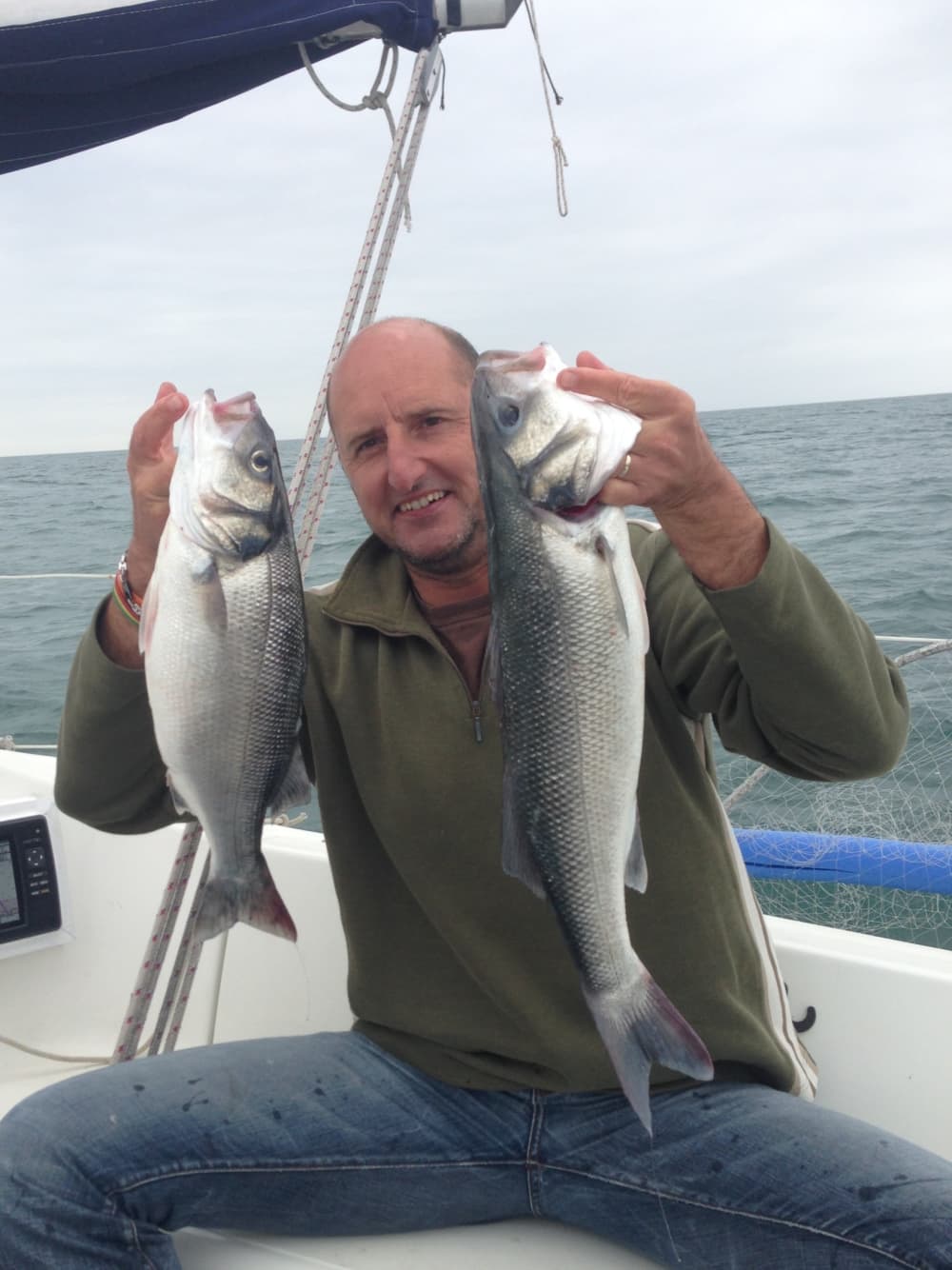 Passez 9 heures à naviguer autour du Havre en voilier.