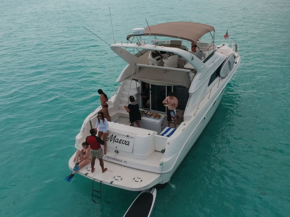 En heldag av magi i Puerto Aventuras på en motoryacht
