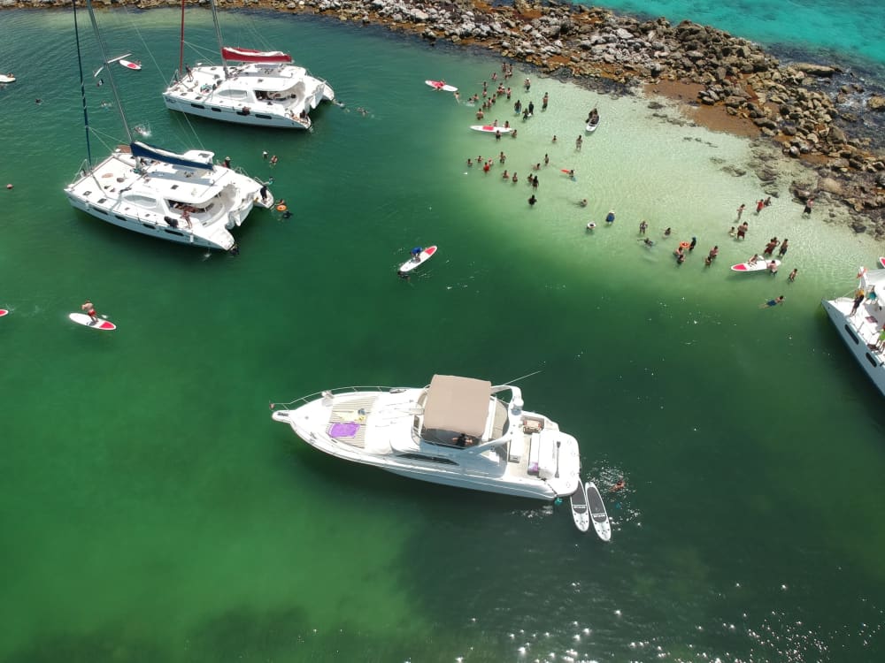 En heldag av magi i Puerto Aventuras på en motoryacht