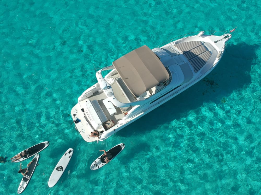 En heldag av magi i Puerto Aventuras på en motoryacht