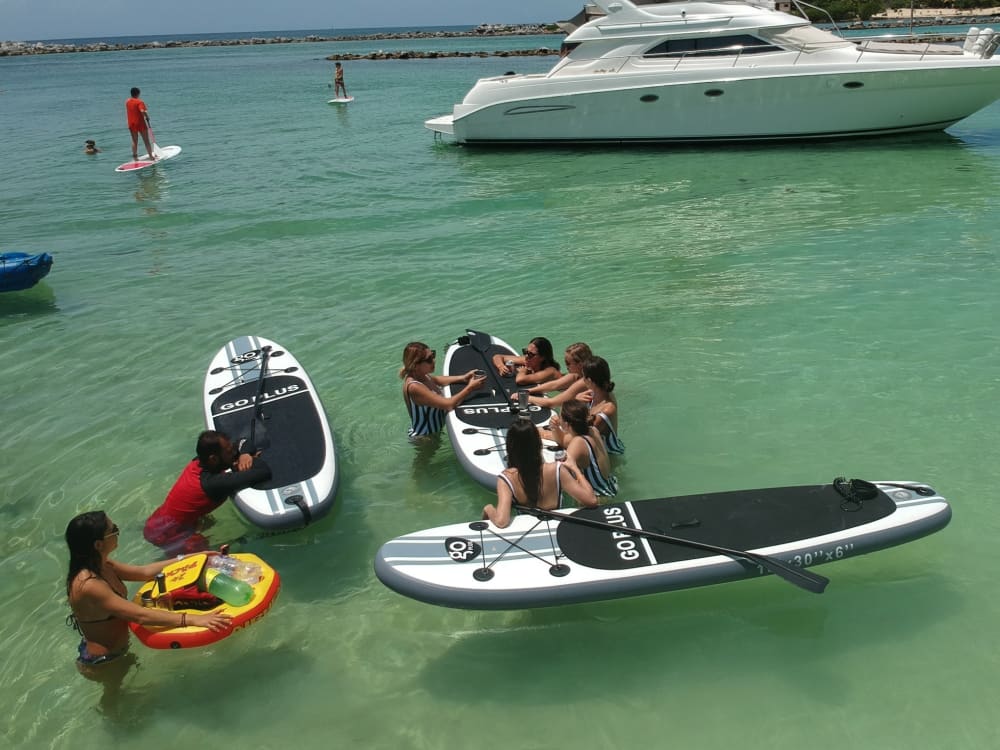 En heldag av magi i Puerto Aventuras på en motoryacht