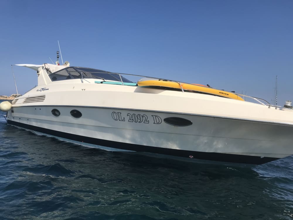 4h of Dolce Vita to discover Porto Cervo on a motorboat