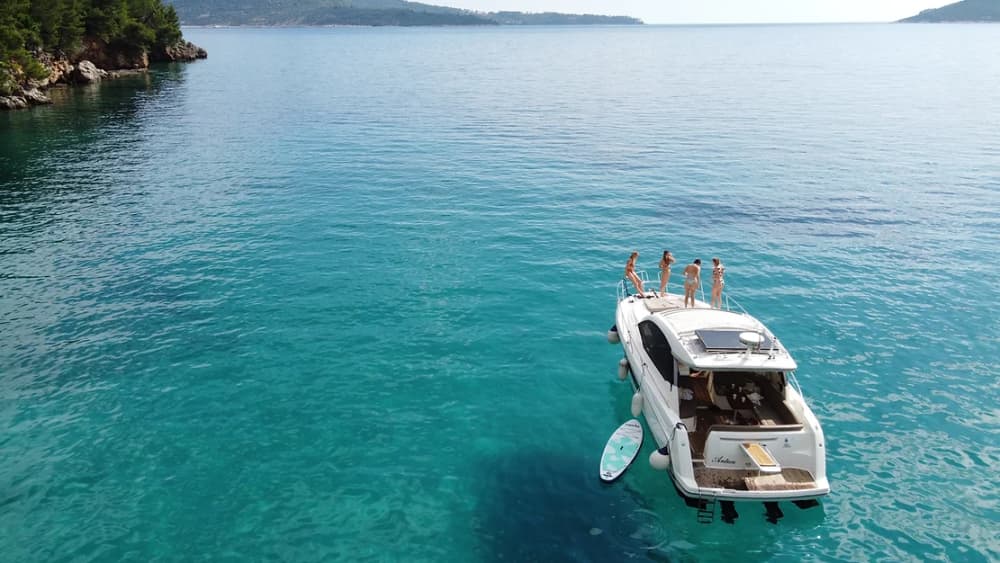 Ολοήμερη εκδρομή με πολυτελές σκάφος στην πόλη της Κόρτσουλα