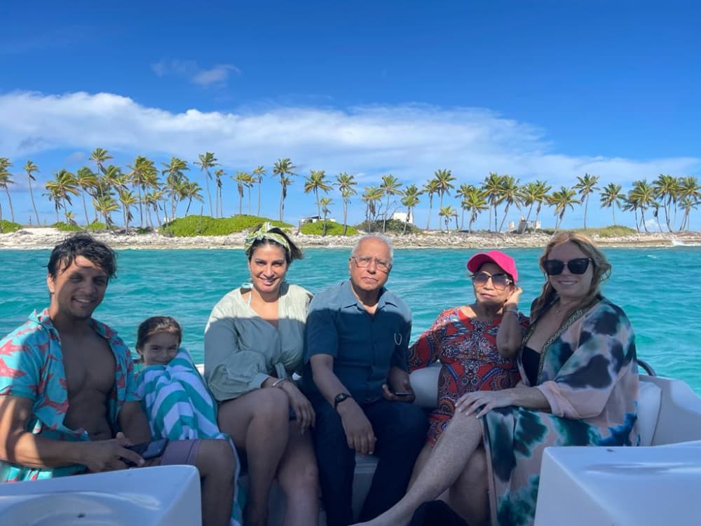 Bahamas Full-Day Escape: Turtles, Snorkeling & Islands