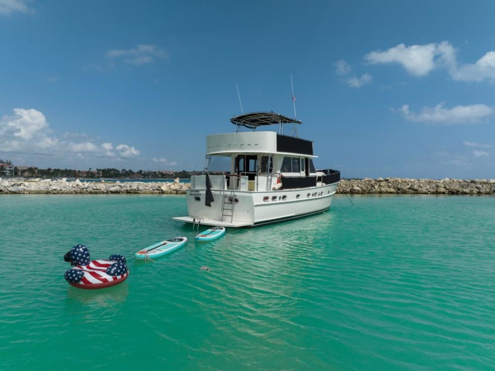 En heldag av magi i Puerto Aventuras på en motoryacht