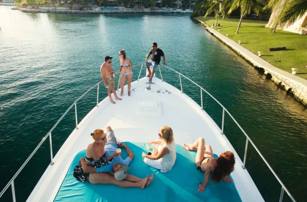 En heldag av magi i Puerto Aventuras på en motoryacht