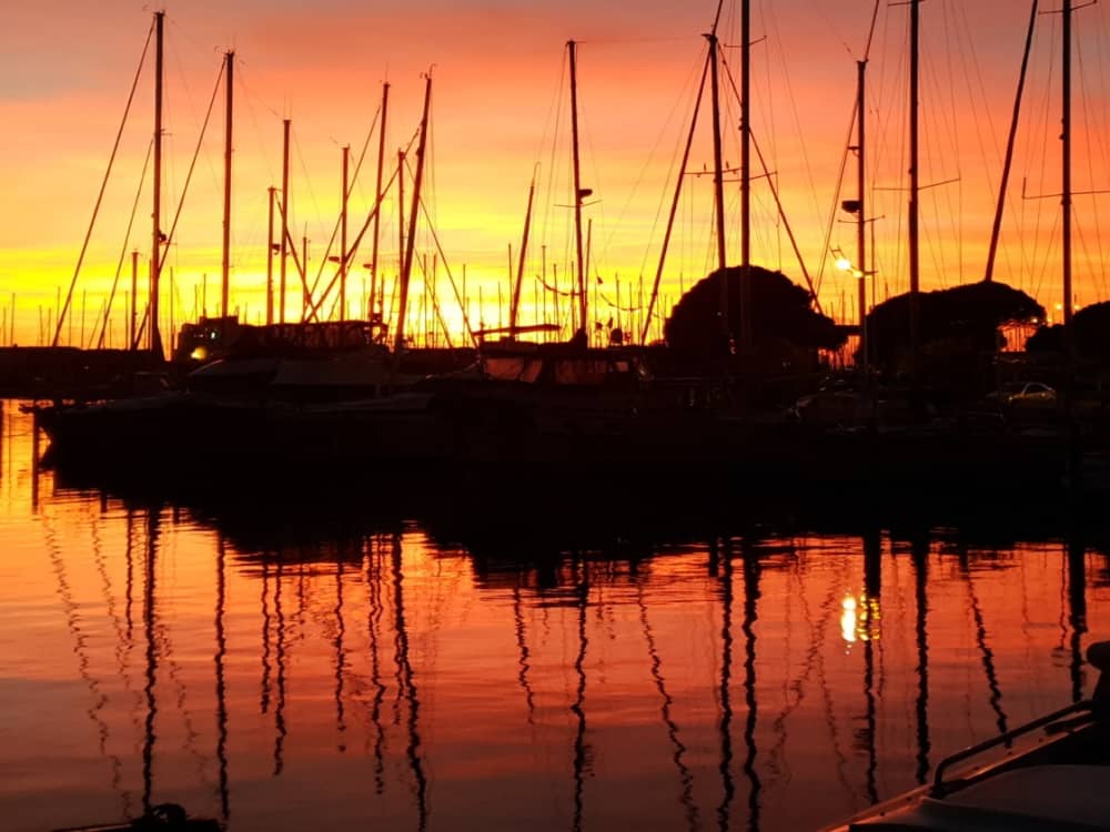 Het beste van Ajaccio beleef je op het water: een privé-dagtocht op een zeilboot.