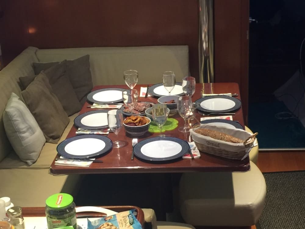 Het beste van Ajaccio beleef je op het water: een privé-dagtocht op een zeilboot.