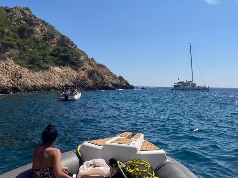 Heading for the Frioul Calanques: an exceptional day out from Marseille