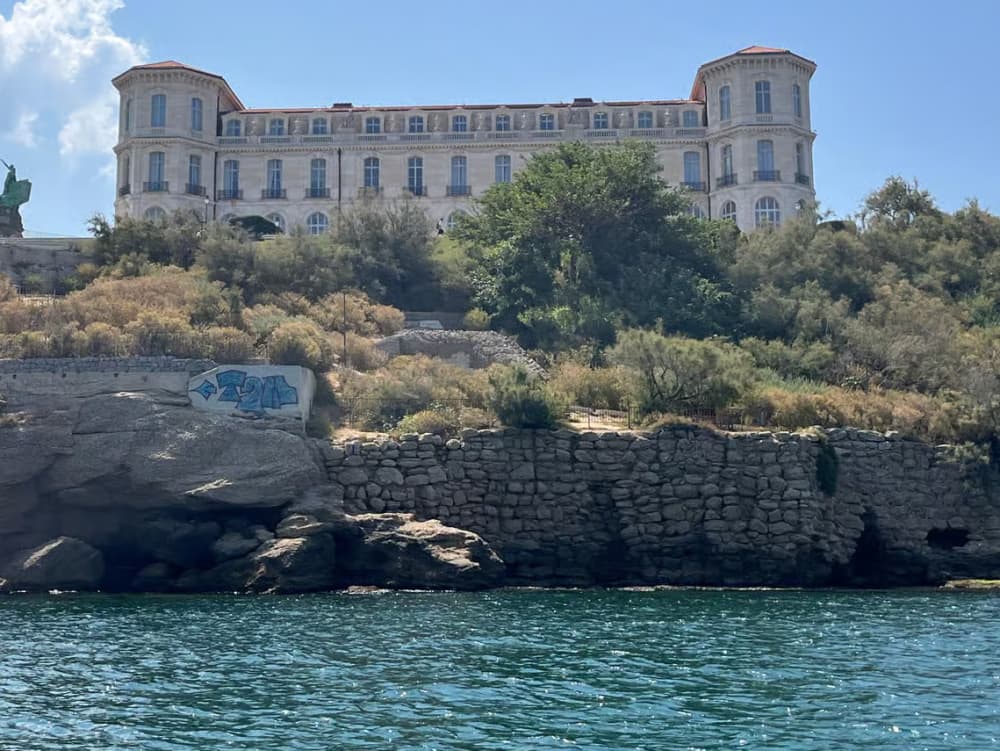 Heading for the Frioul Calanques: an exceptional day out from Marseille