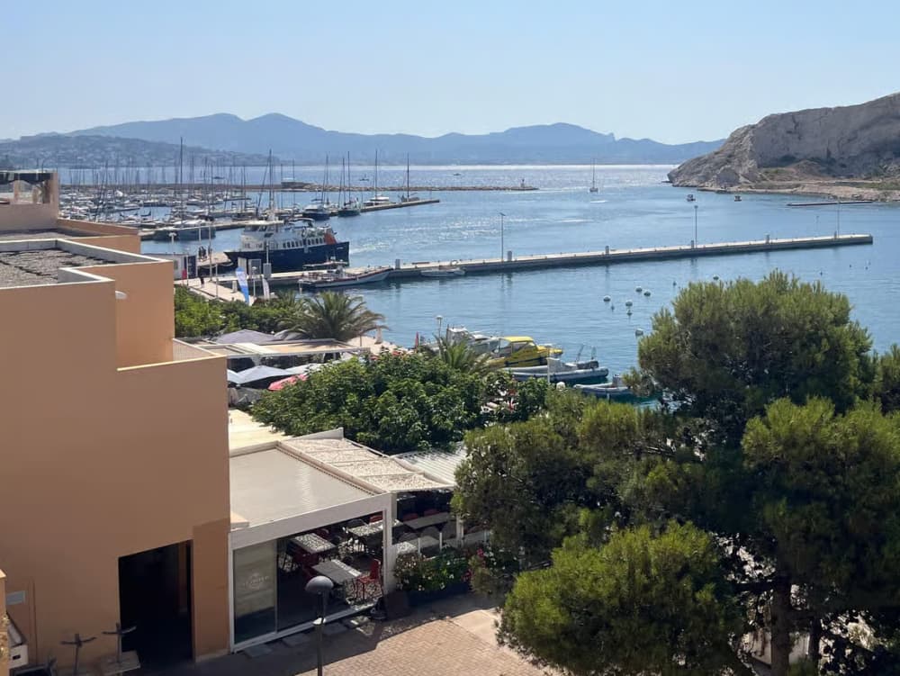 Heading for the Frioul Calanques: an exceptional day out from Marseille