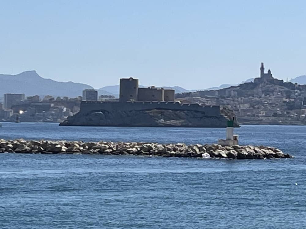 Pôr do sol mágico nas Ilhas Frioul