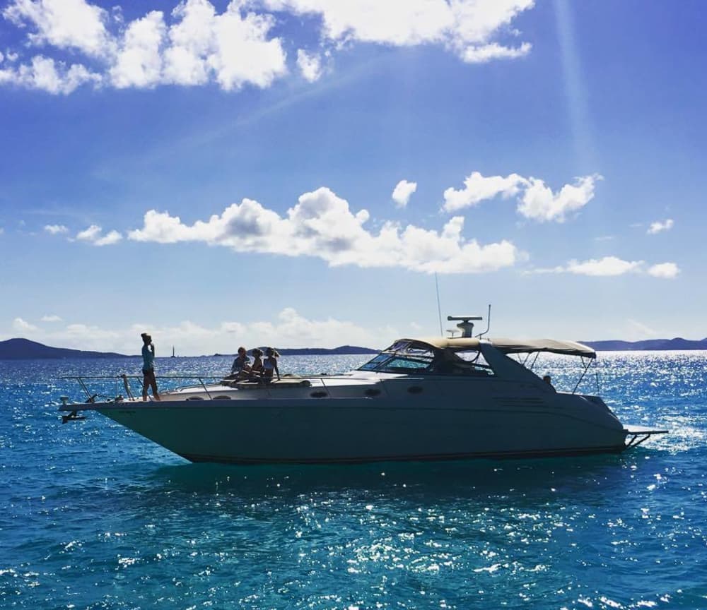 Motorboot huren voor een hele dag in Charlotte Amalie