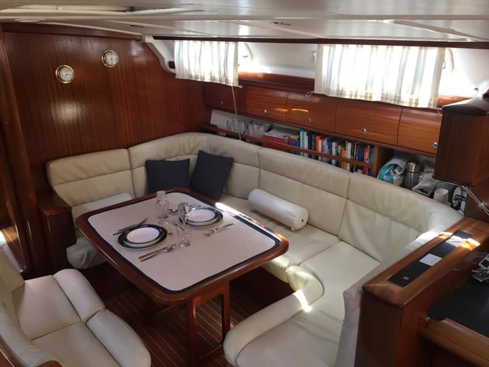 Escursione in barca a vela di un'intera giornata a Marina di Pisa.