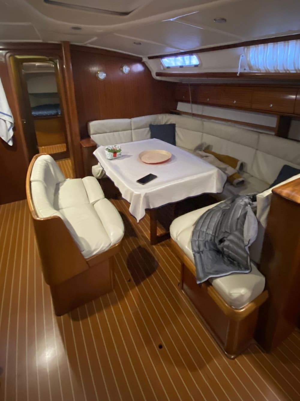 Escursione in barca a vela di un'intera giornata a Marina di Pisa.