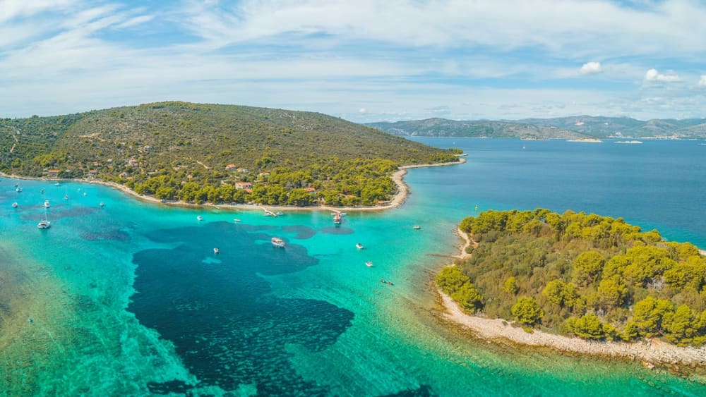 Discover Hvar & Golden Horn – A full-day island adventure on a motorboat from Split