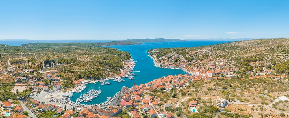 Discover Hvar & Golden Horn – A full-day island adventure on a motorboat from Split