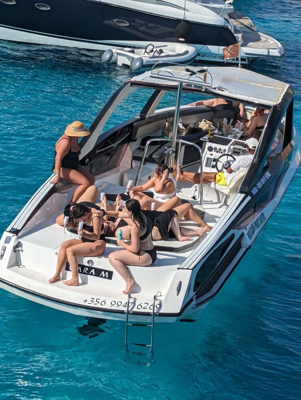 Частный круиз на целый день: Гранд-Харбор Валлетты, Комино, Гозо и скрытые места для купания