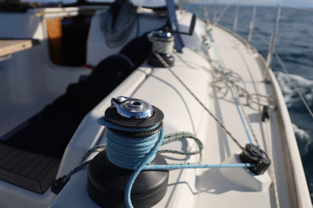 Scopri Badalona con un'escursione in barca a vela di un'intera giornata.