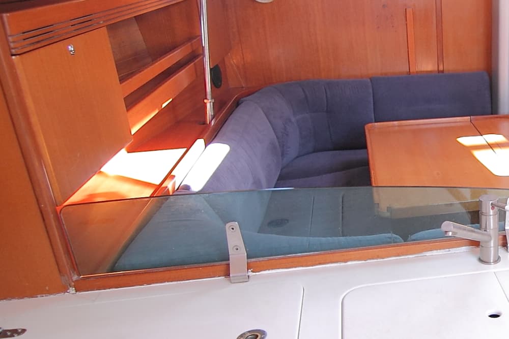 Scopri Badalona con un'escursione in barca a vela di un'intera giornata.