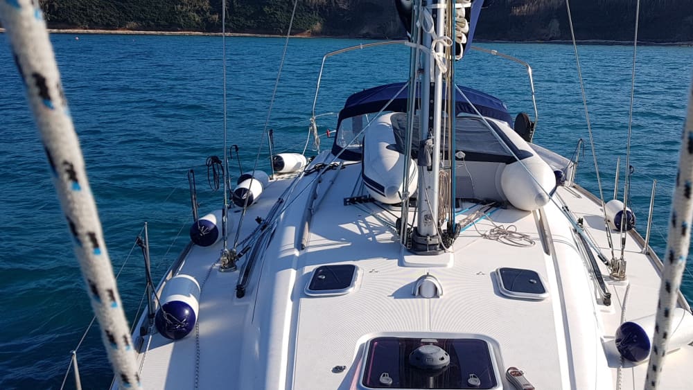 Scopri Badalona con un'escursione in barca a vela di un'intera giornata.