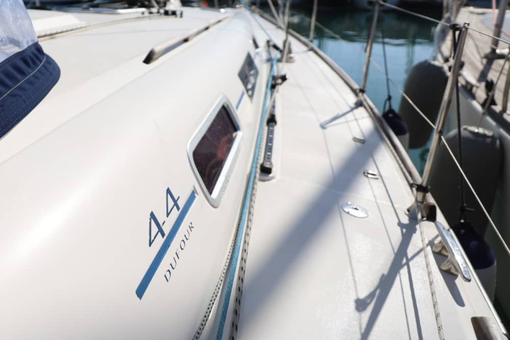 Scopri Badalona con un'escursione in barca a vela di un'intera giornata.