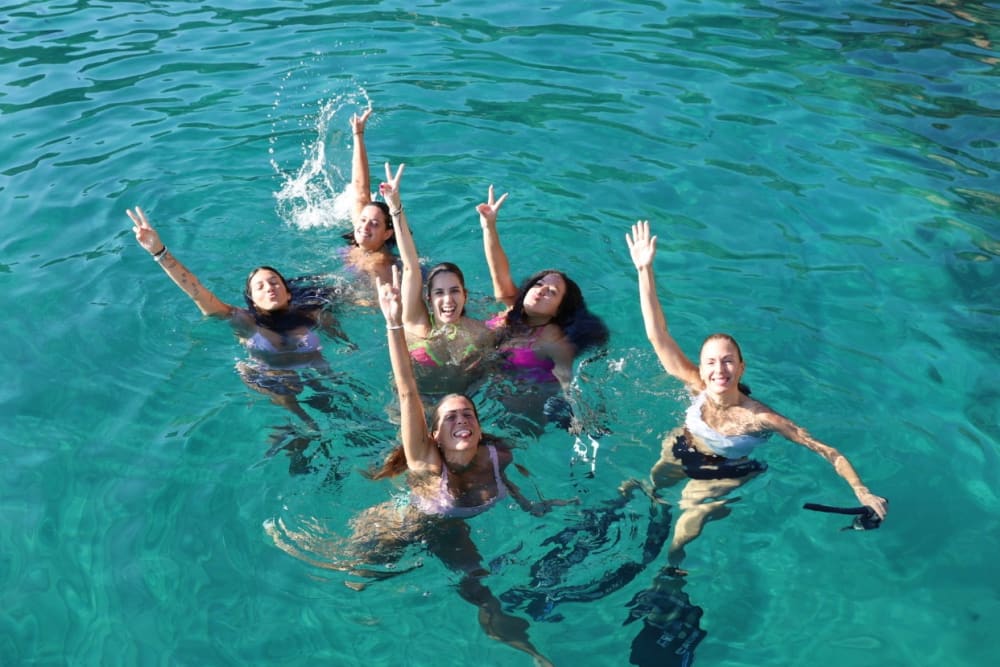 Scopri Badalona con un'escursione in barca a vela di un'intera giornata.