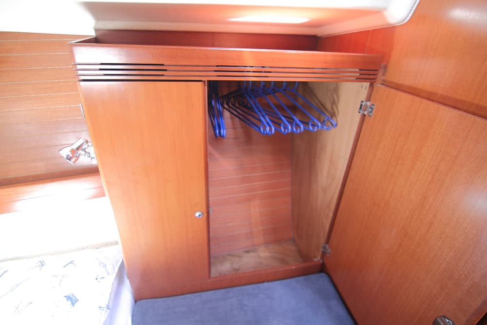 Scopri Badalona con un'escursione in barca a vela di un'intera giornata.