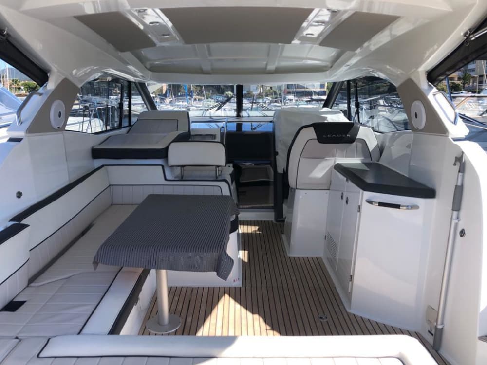 Erkunden Sie Sainte-Maxime mit dem Boot: Ein ganzer Tag auf dem Wasser an Bord eines Motorboots