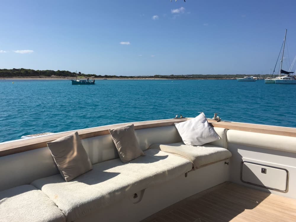 Jouw dag in Marsala: Huur een motorboot voor een dag vol ontdekkingen.