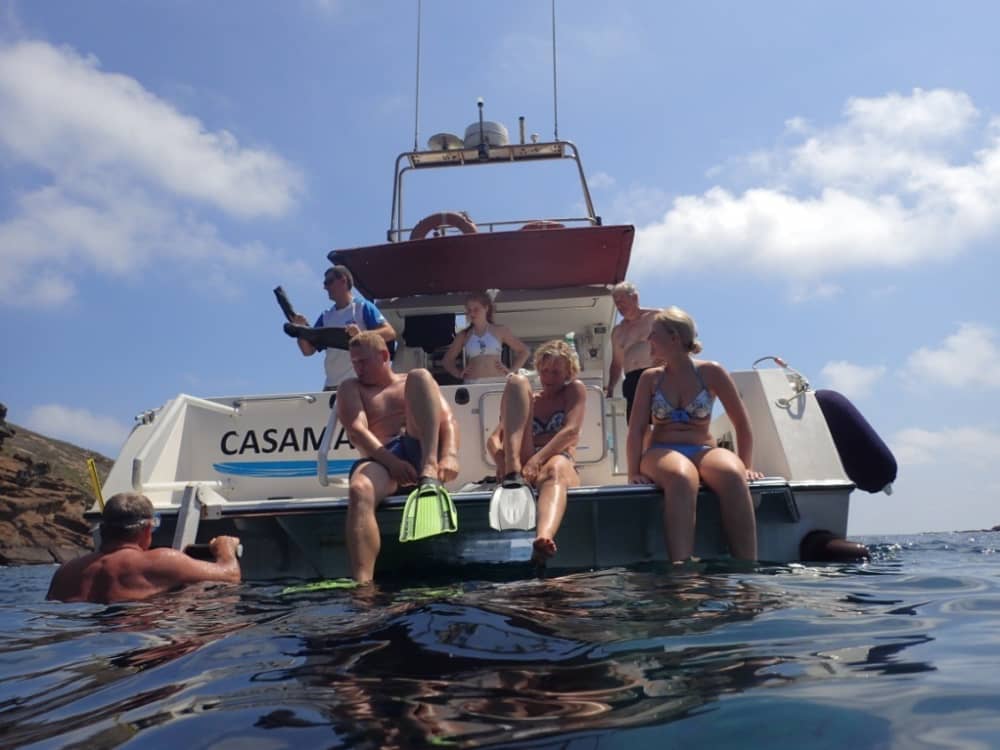 Pasa 10 horas en las cálidas aguas de Castellón de la Plana.