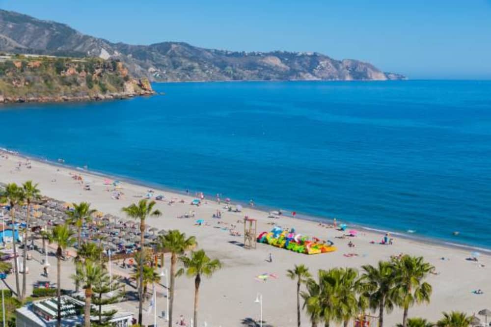 Pasa 10 horas en las cálidas aguas de Castellón de la Plana.