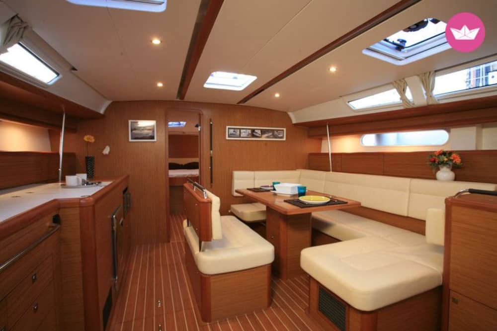 Viagem de barco à vela: de Aliko à Caverna de Rina e às praias de Naxos