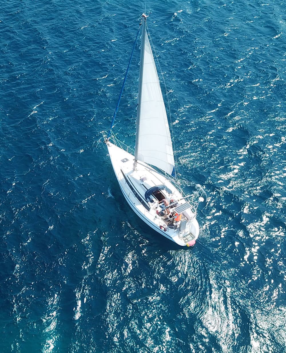 Viagem de barco à vela: de Aliko à Caverna de Rina e às praias de Naxos