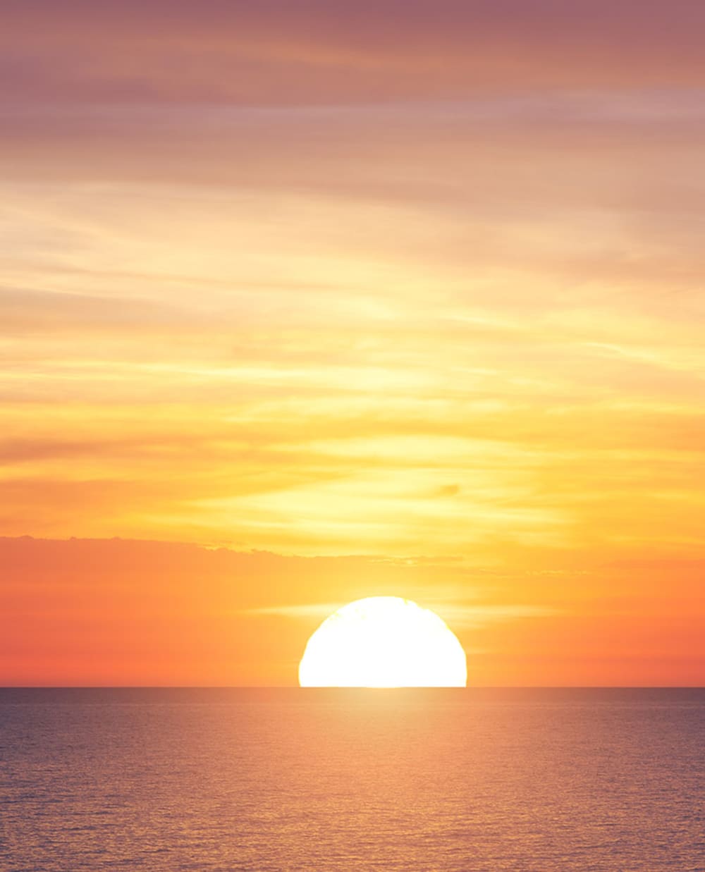 Navegando em direção ao pôr do sol: um cruzeiro noturno refinado saindo de Naxos