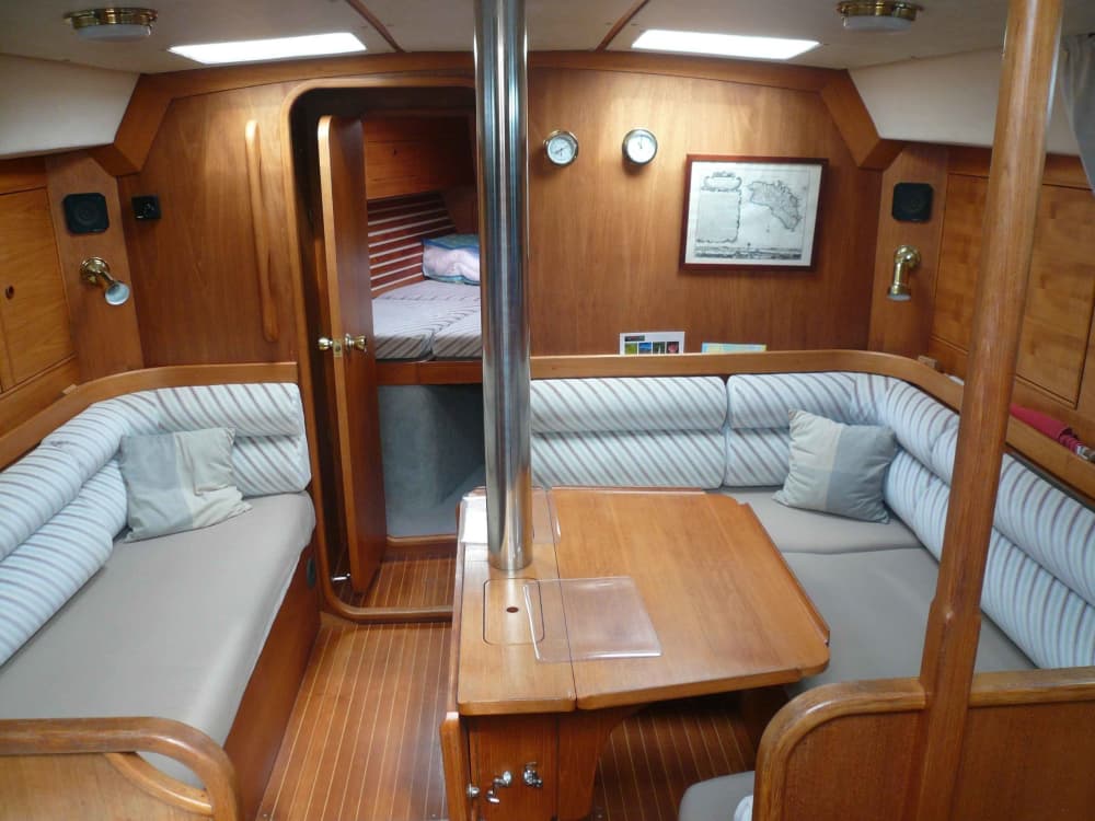 Spend a 10h sailing around Gruissan on a sailboat