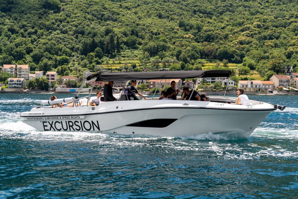 Scopri Kotor con un'escursione in motoscafo di un'intera giornata.