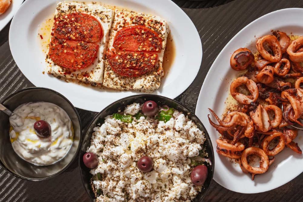 Μυστικά Ιστιοπλοΐας: 5ωρη απόδραση με καταμαράν στις κρυφές ακτές της Ελλάδας