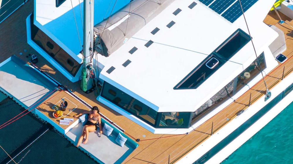 Μυστικά Ιστιοπλοΐας: 5ωρη απόδραση με καταμαράν στις κρυφές ακτές της Ελλάδας