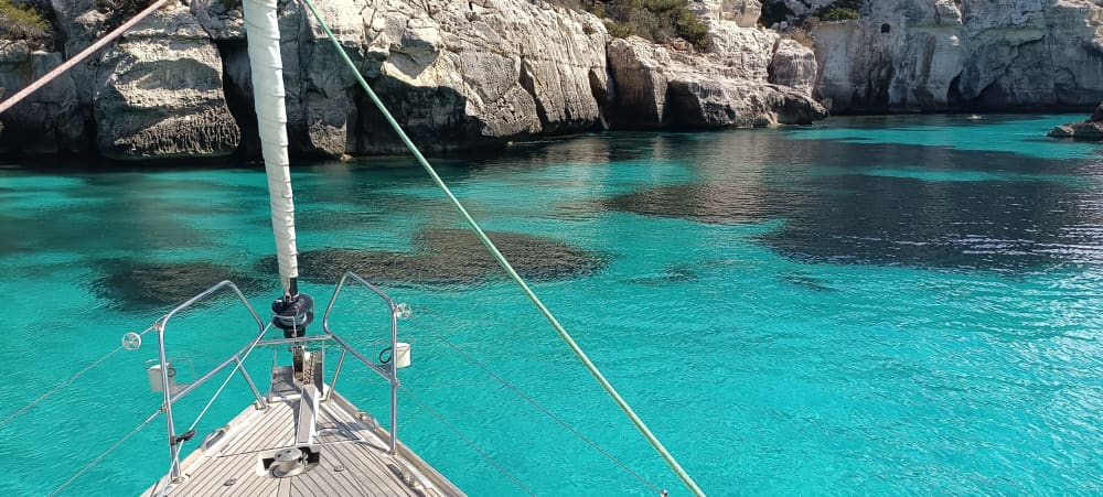 Private 4-hour sailing excursion in Barcelona.