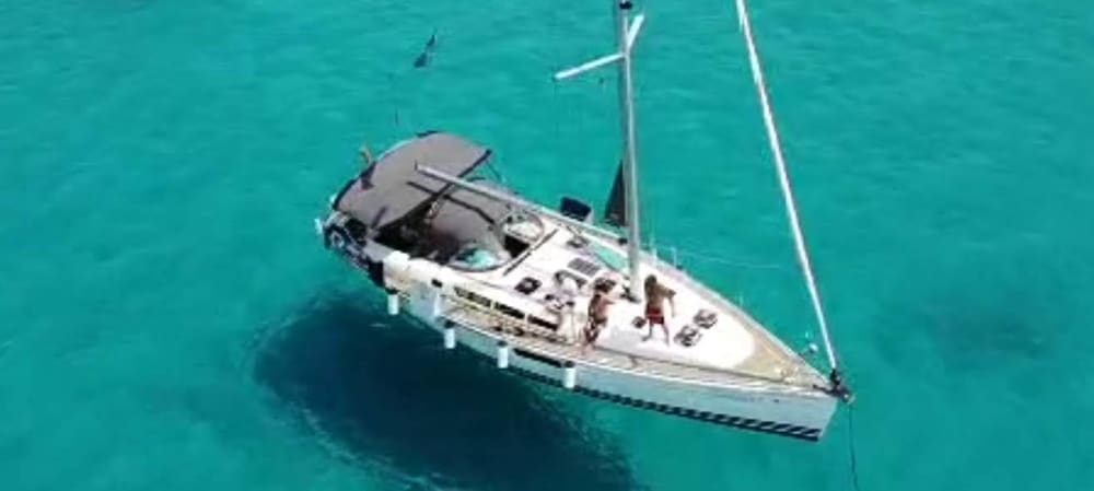 Private 4-hour sailing excursion in Barcelona.