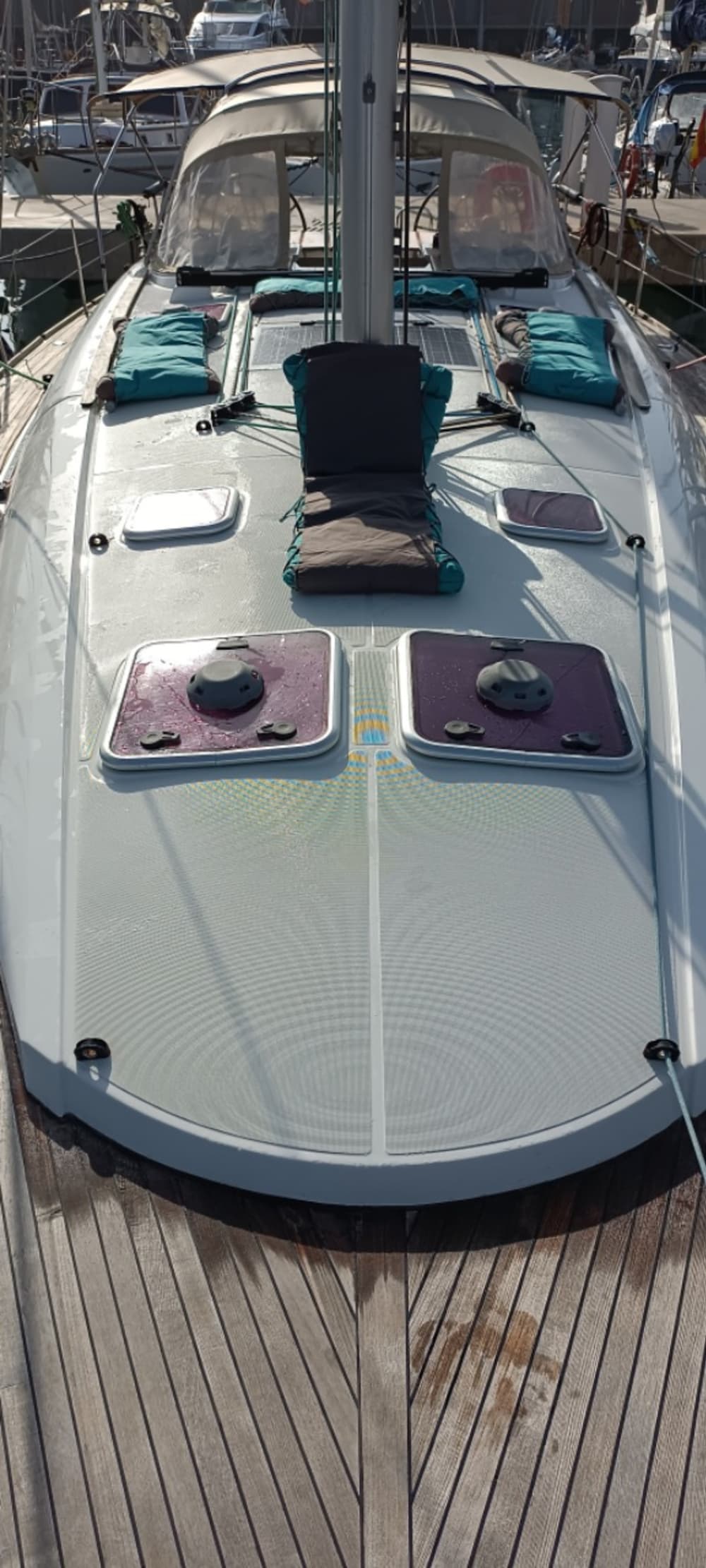 Private 4-hour sailing excursion in Barcelona.