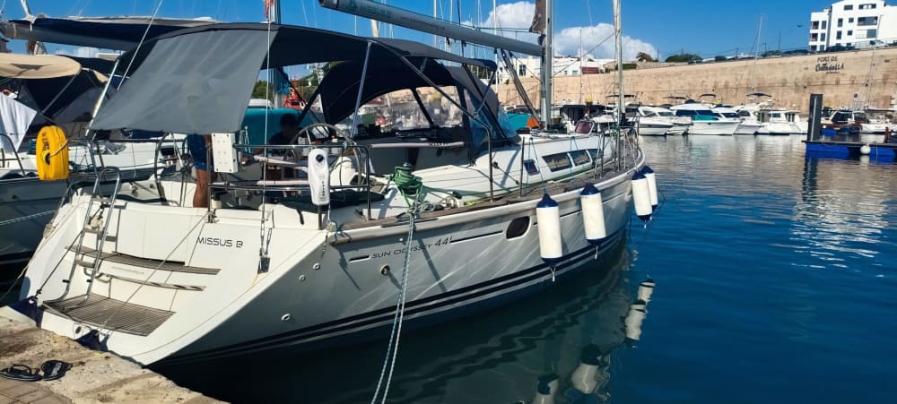 Private 4-hour sailing excursion in Barcelona.