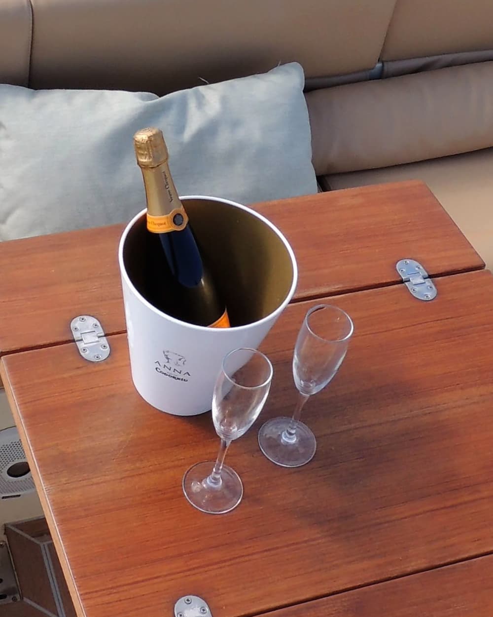 Full-day tour to Formentera (Cala Saona or Es Caló) or Ibiza (Es Vedrà) with a stop for lunch at a beach restaurant of your choice.