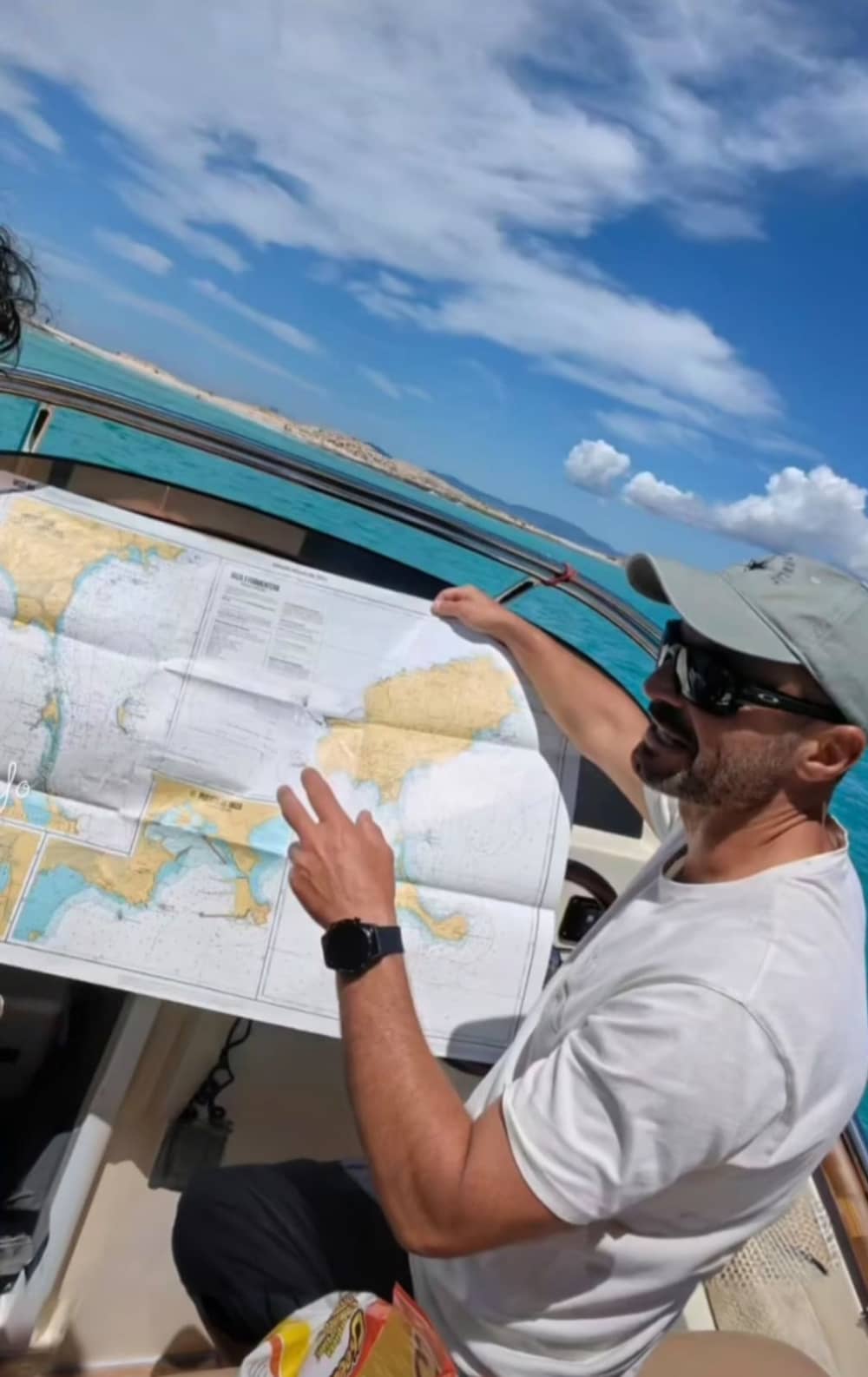 Full-day tour to Formentera (Cala Saona or Es Caló) or Ibiza (Es Vedrà) with a stop for lunch at a beach restaurant of your choice.